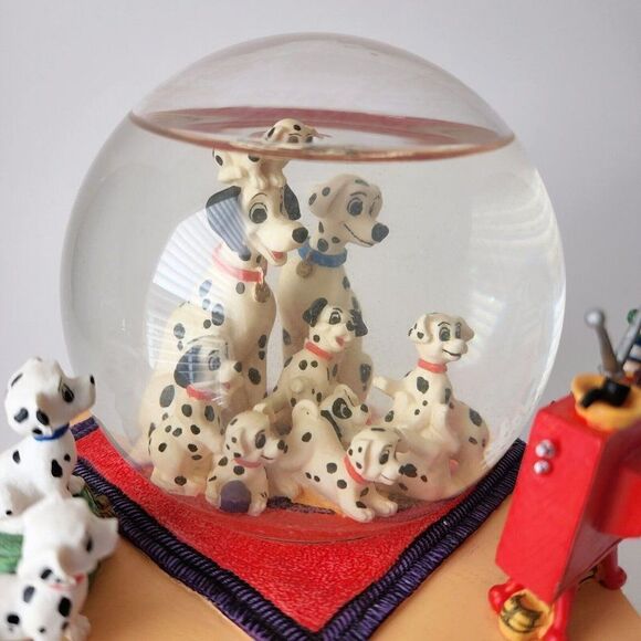 Disney 101 DALMATIANS Musical Snow Globe Cruella De Ville Tune RARE - Picture 2 of 11